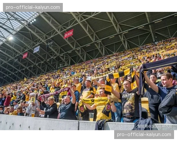 沙尔克04主场改造计划公布,将针对角球区附近看台进行优化以施加防守压力 沙尔克04主场改造计划公布,将针对角球区附近看台进行优化以施加防守压力